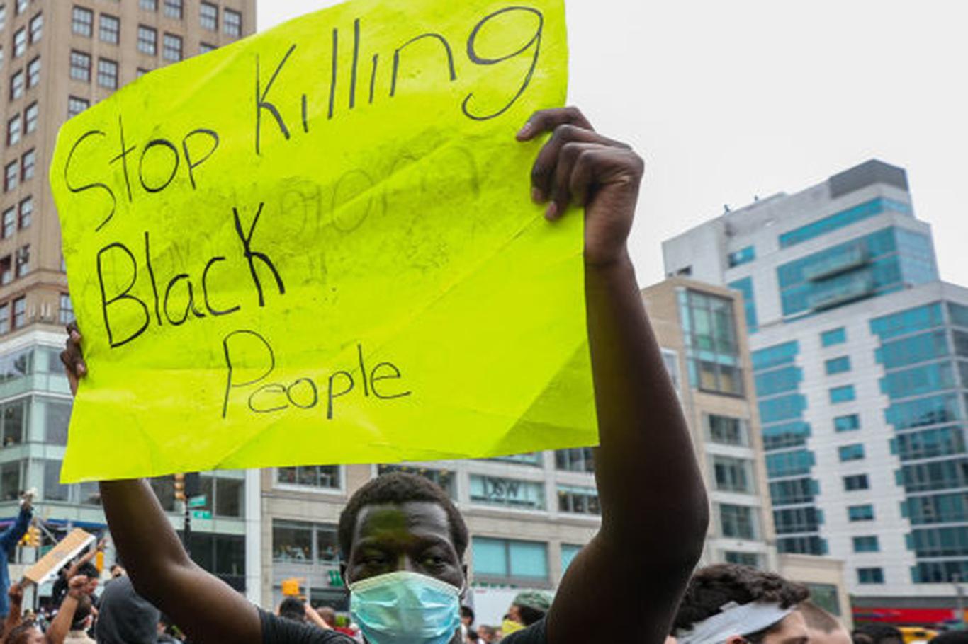 ABD'de siyahi Floyd için gösteriler sürüyor